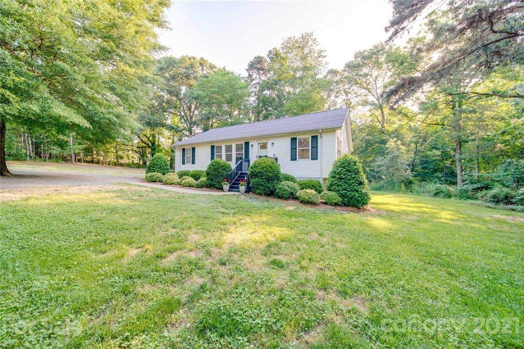 1044 Stanly Street - Photo 1