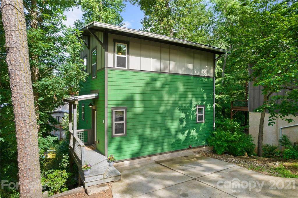 26 Moore Avenue - Photo 1