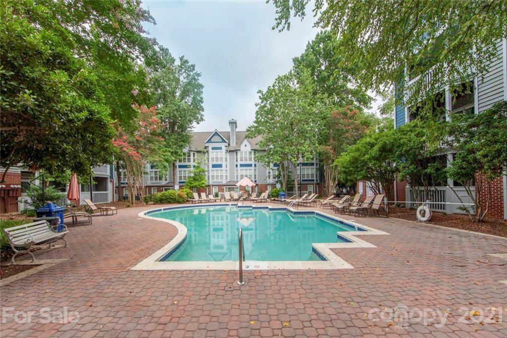 513 Graham Street - Photo 1