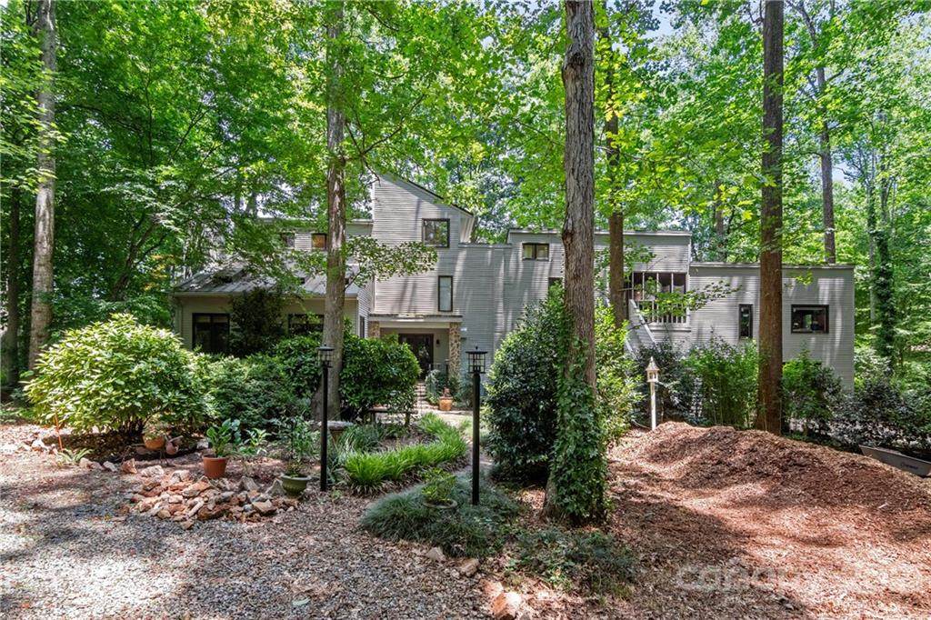 1028 Ramsgate Drive - Photo 1