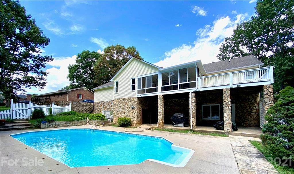 925 Hunting Avenue - Photo 1