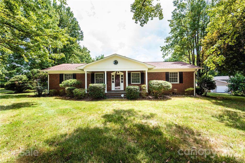 547 29th Avenue Drive - Photo 1