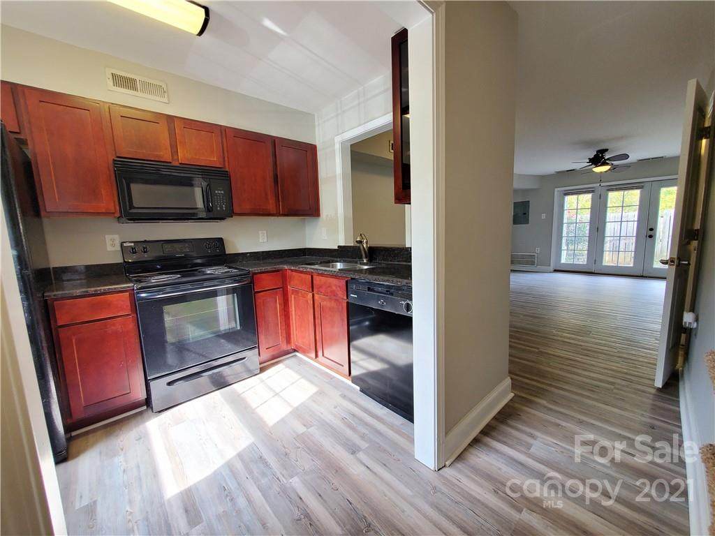 1201 Green Oaks Lane - Photo 1