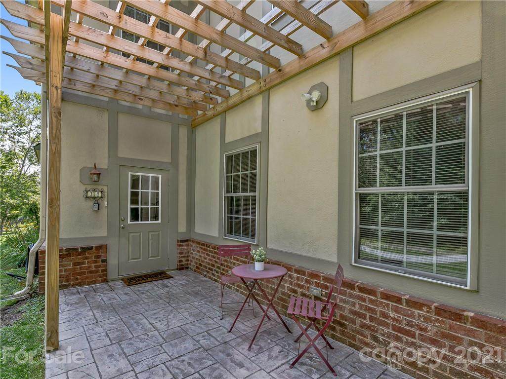 38 Trafalgar Circle - Photo 1