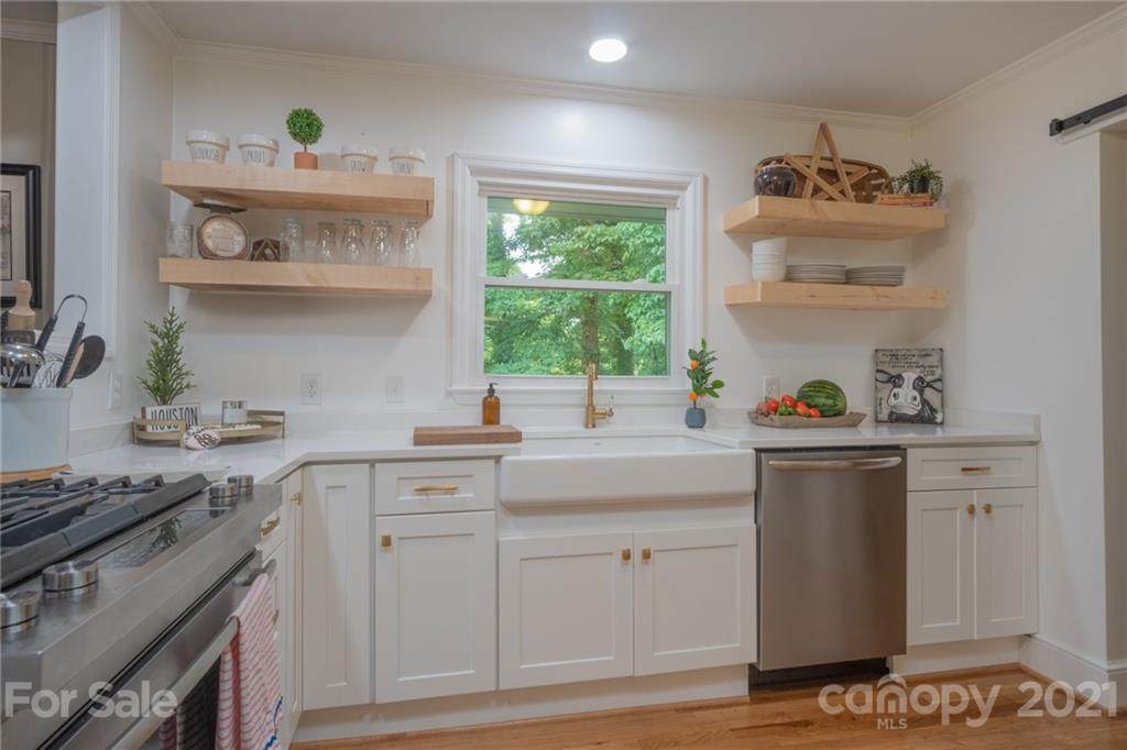 1020 Pineview Lakes Road - Photo 1