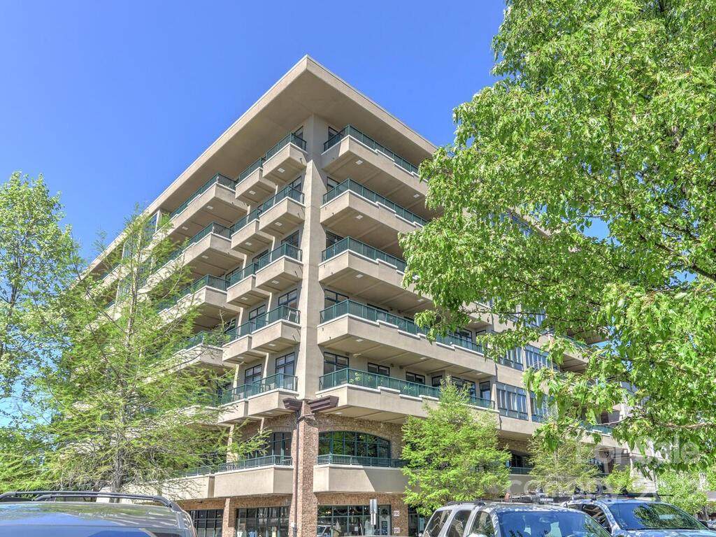21 Battery Park Avenue - Photo 1