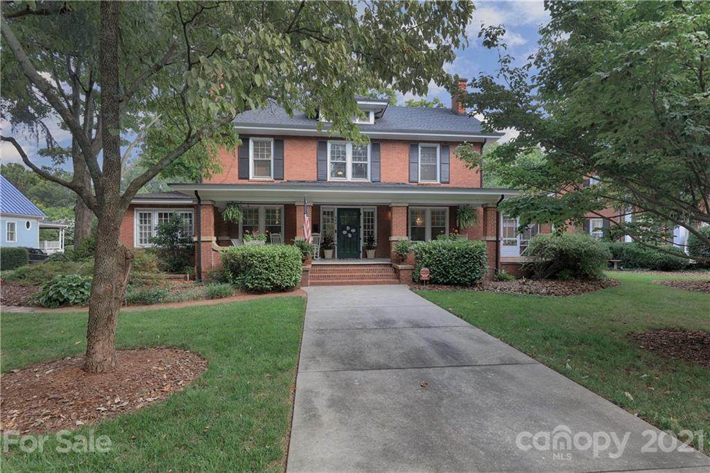 444 End Avenue - Photo 1
