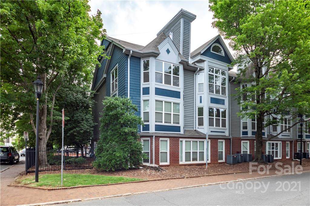 517 Graham Street - Photo 1