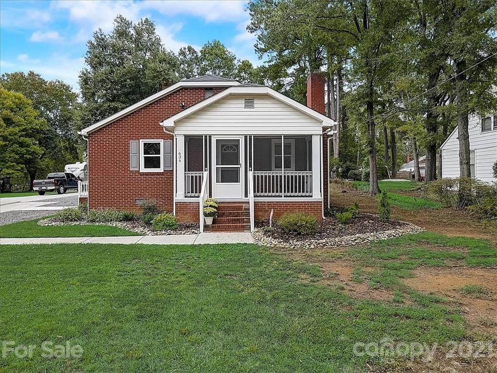 636 Iredell Avenue - Photo 1