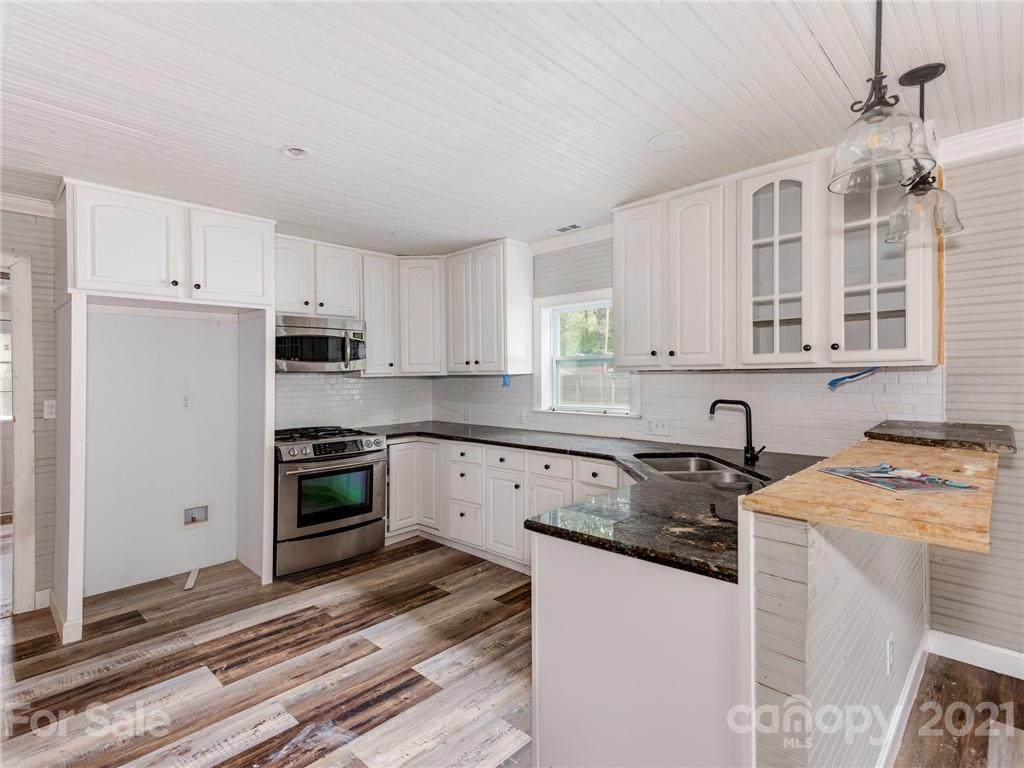 663 Simpson Street - Photo 1