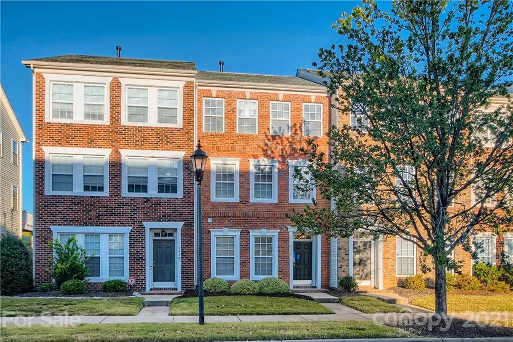 9938 Kings Parade Boulevard - Photo 1
