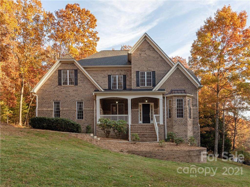 135 Schenck Parkway - Photo 1