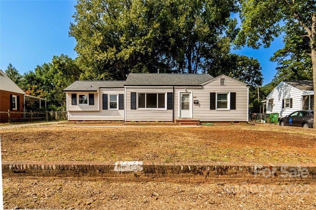 2230 Dickens Avenue - Photo 1