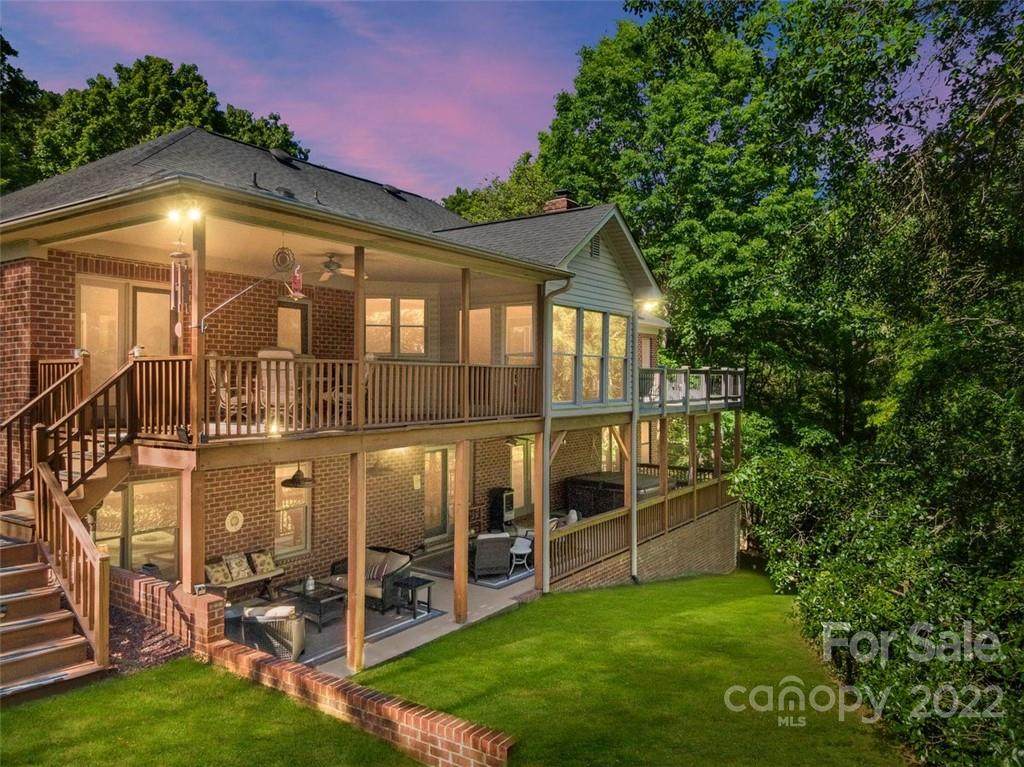 401 Marthas Vineyard Road - Photo 1