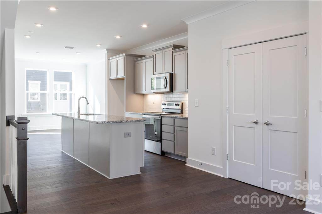 2011 Federation Court - Photo 1