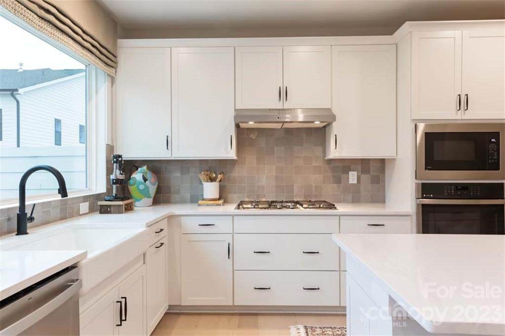 638 Woodlawn Road - Photo 1