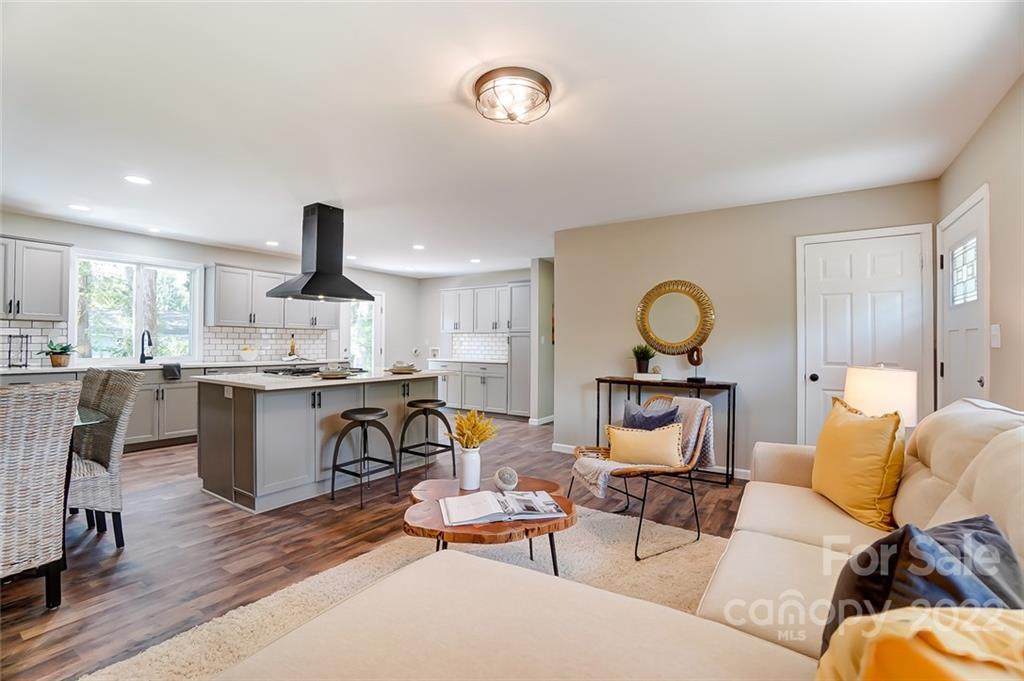 4044 Strangford Avenue - Photo 1
