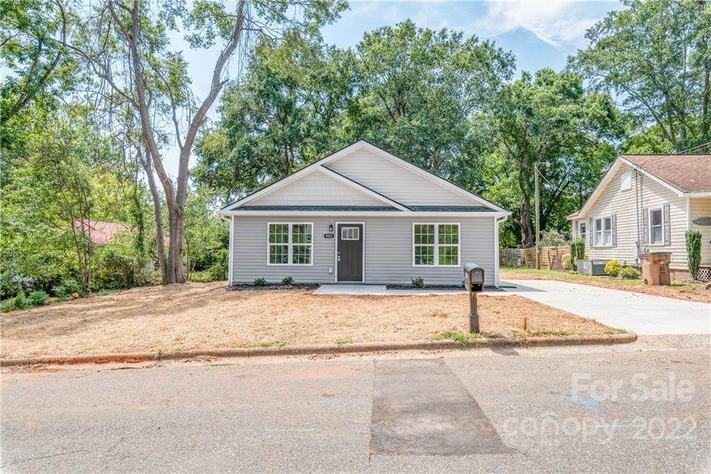 901 Oak Street - Photo 1