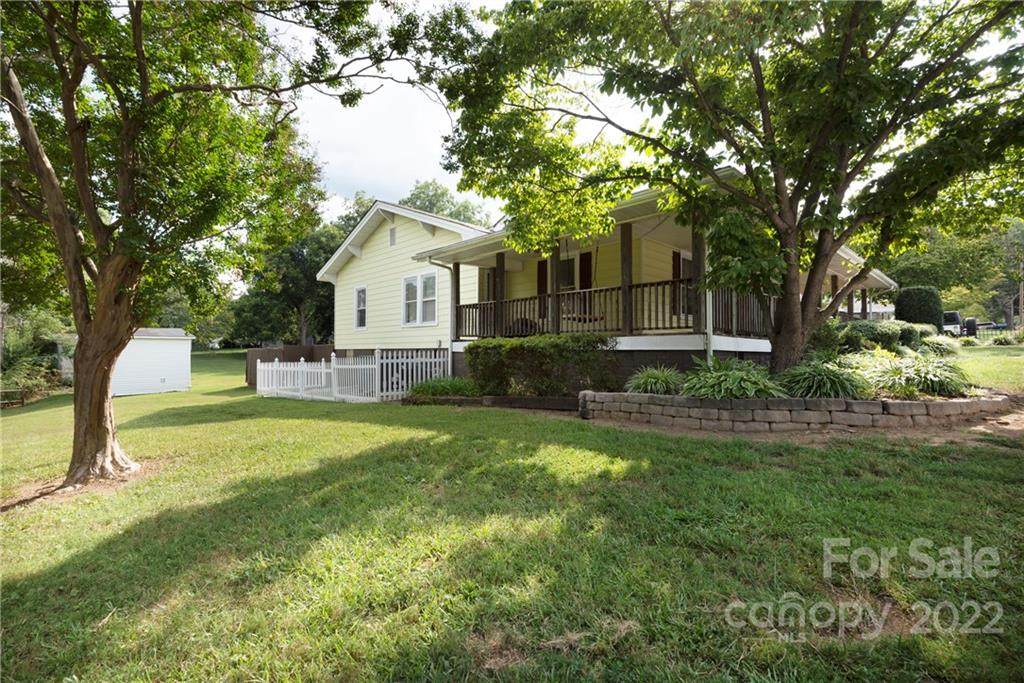 711 Oakwood Avenue - Photo 1