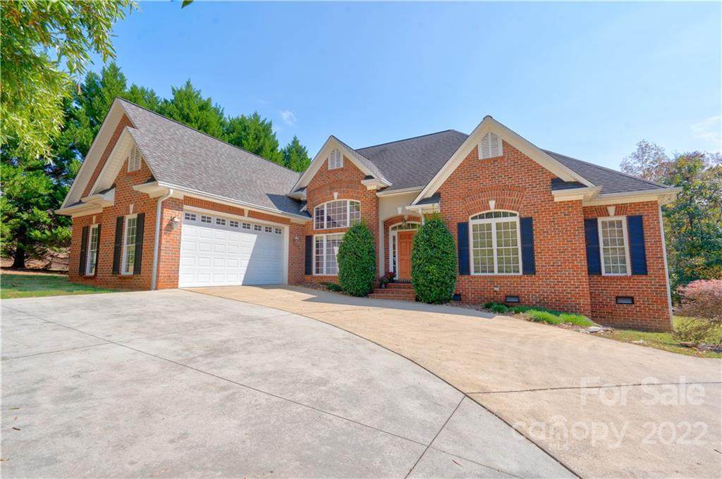 111 Ridgecrest Drive - Photo 1