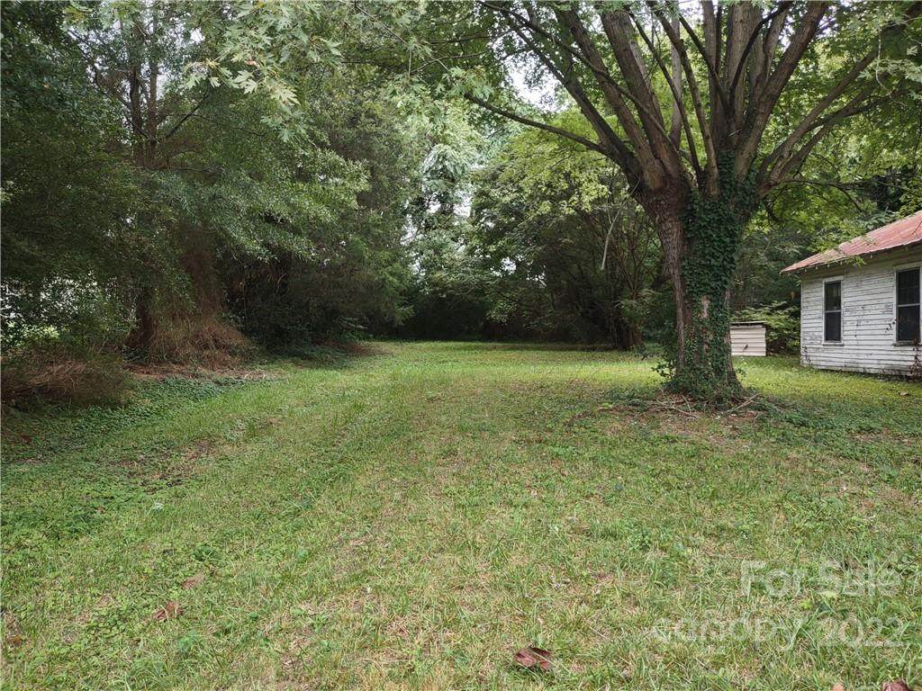 805 Woodlawn Street - Photo 1