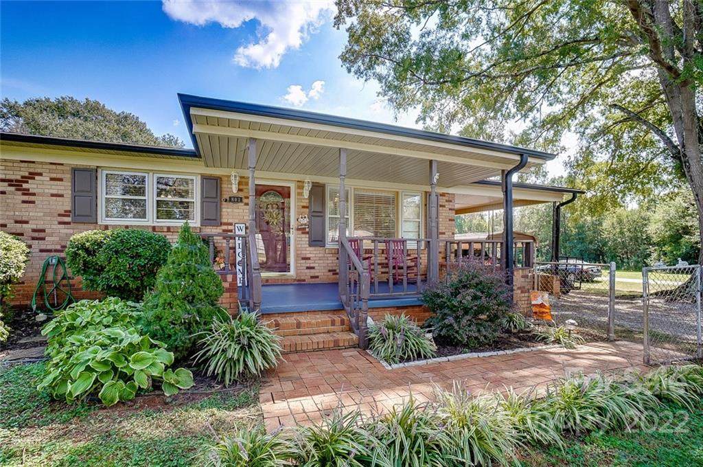 803 8th Street - Photo 1
