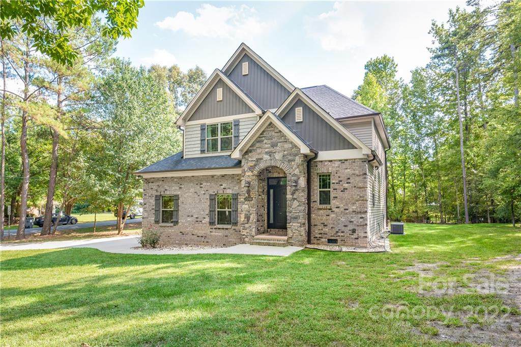 2200 Lakeview Circle - Photo 1