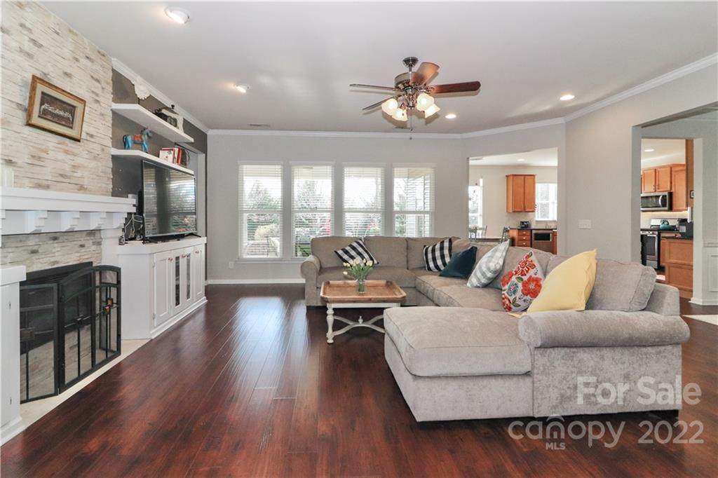 1095 Falling Leaf Street - Photo 1