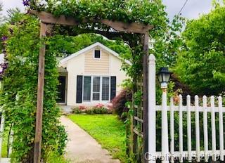 6 Chestnut Terrace - Photo 1