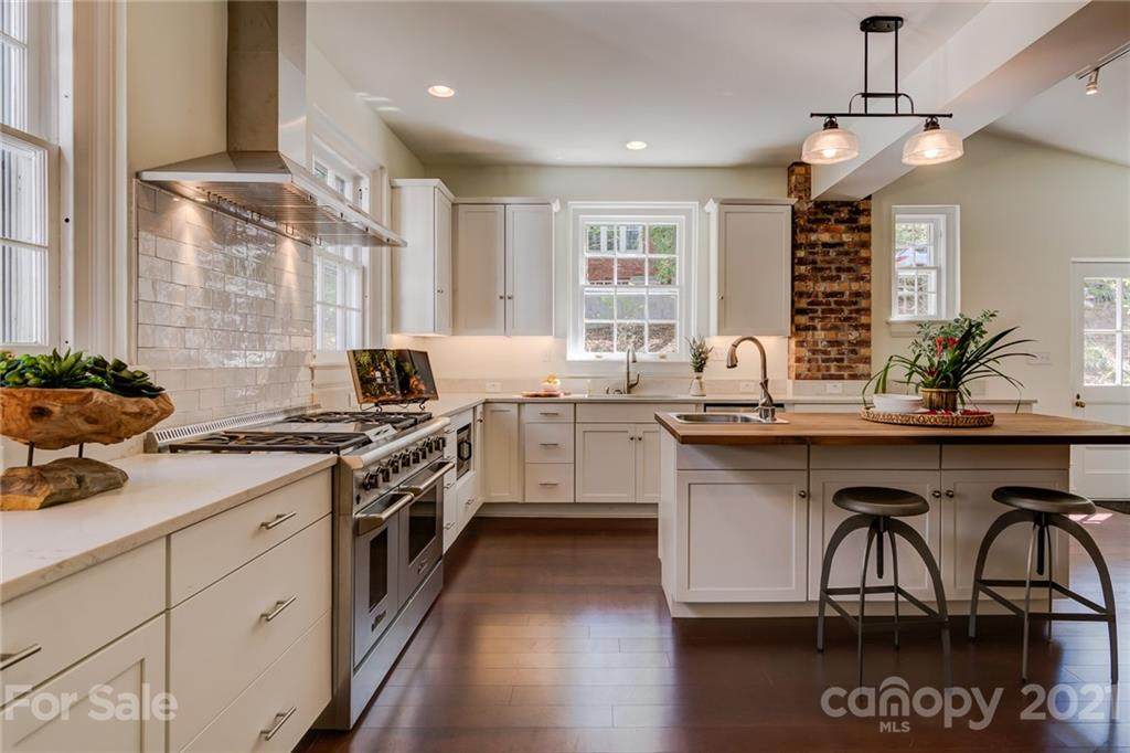1 Sunset Parkway - Photo 1