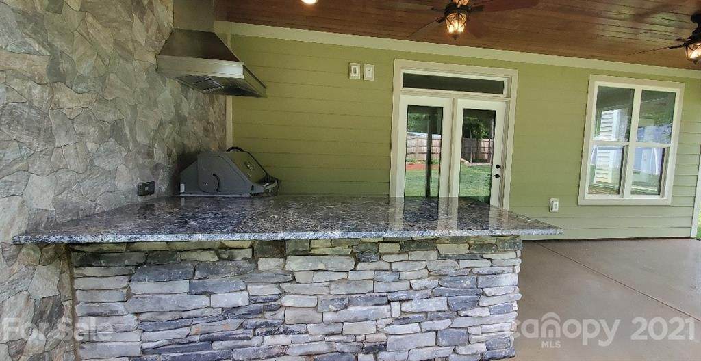 5201 Valley Stream Road - Photo 1