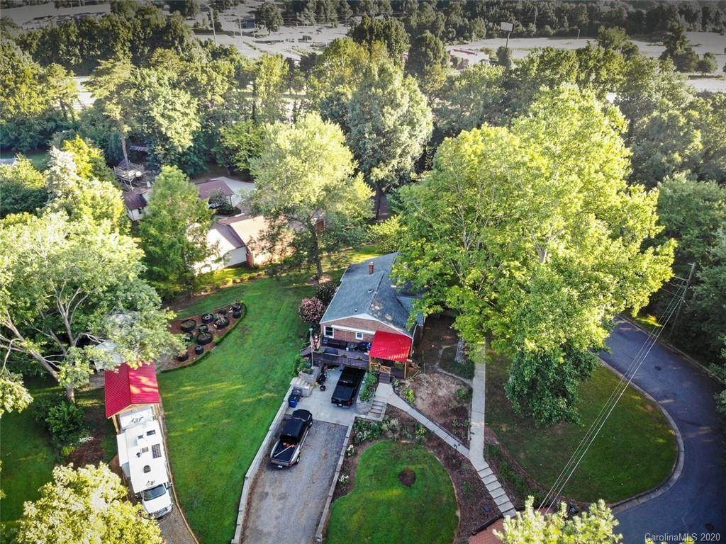 1113 Gregory Lane - Photo 1