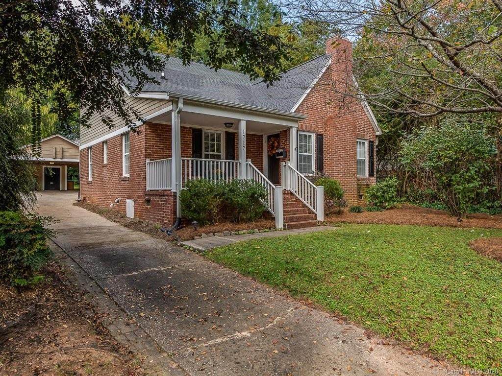 1717 Nassau Boulevard - Photo 1