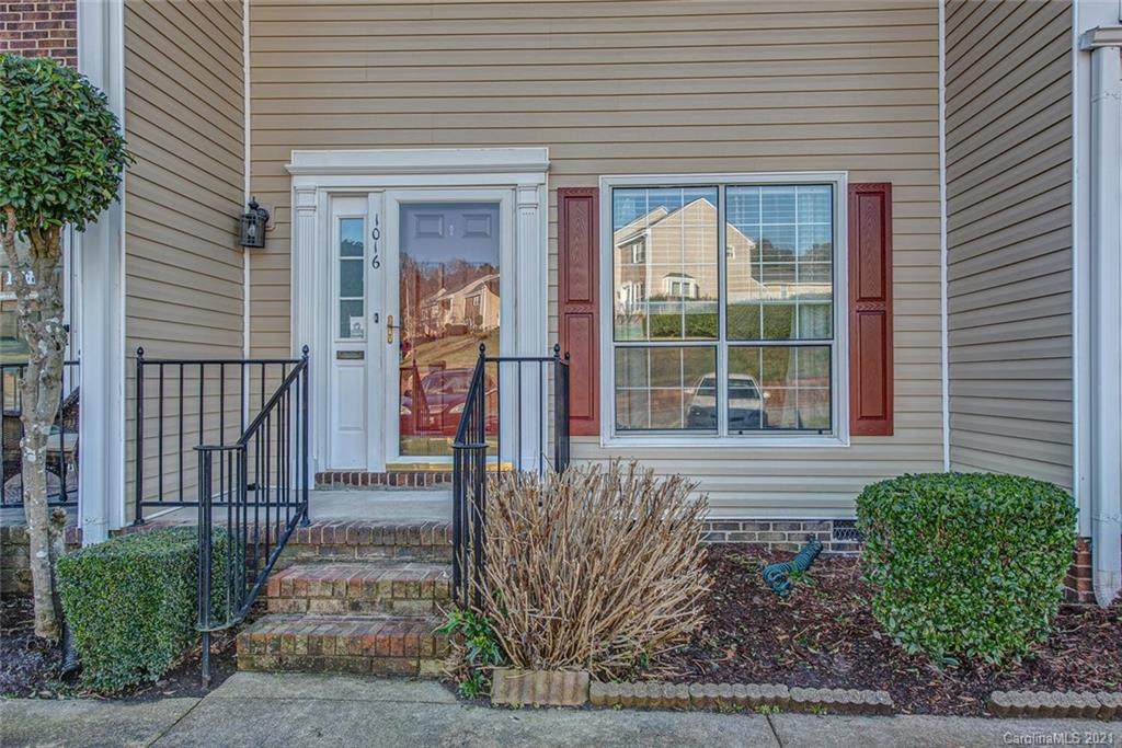 1016 Surry Lane - Photo 1