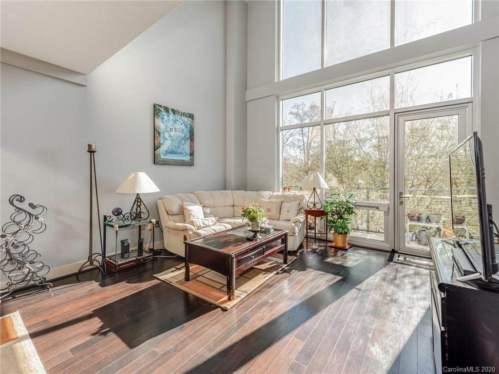 1133 Metropolitan Avenue - Photo 1