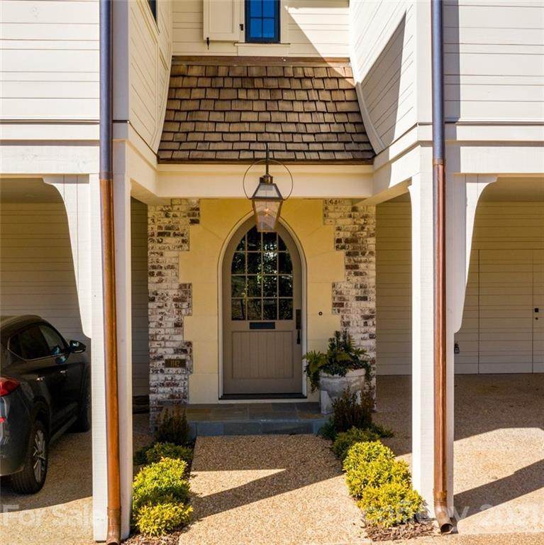 1142 Queens Road - Photo 1