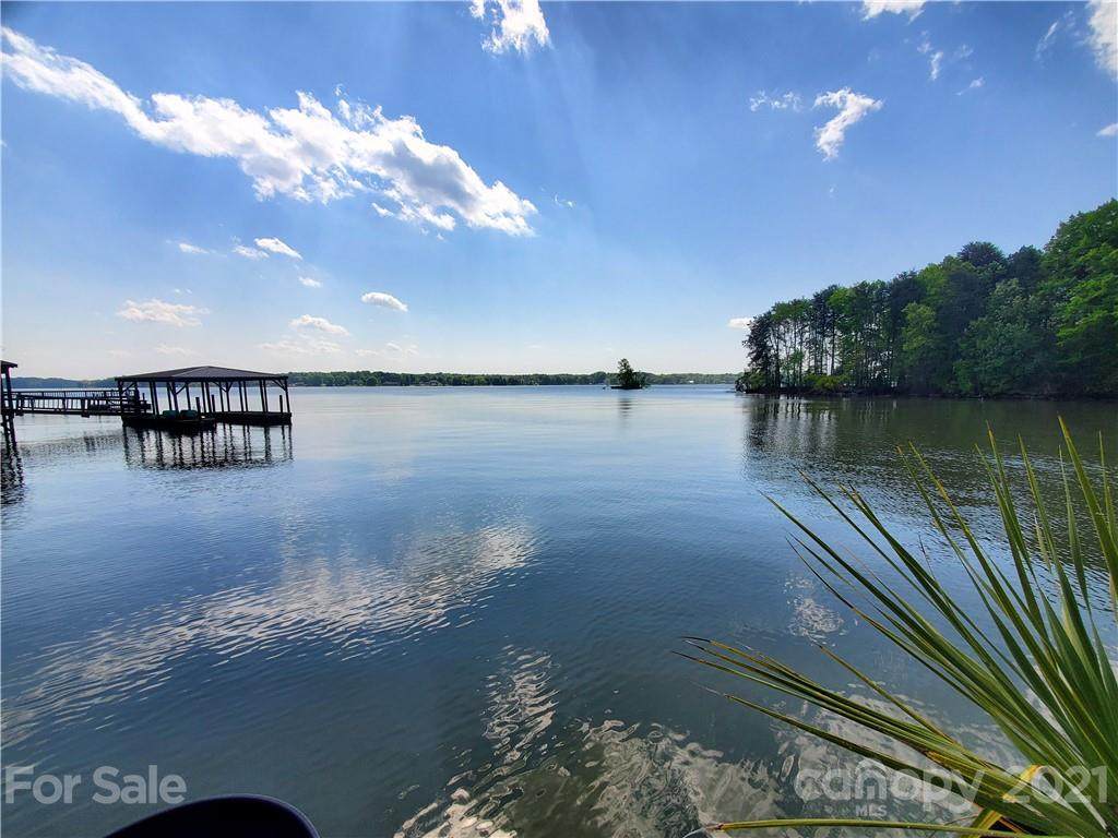 8748 Peninsula Drive - Photo 1