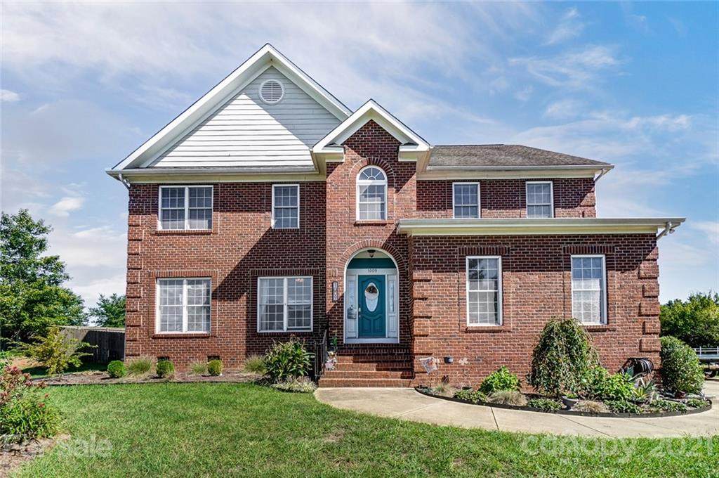 1009 Kings Grant Way - Photo 1