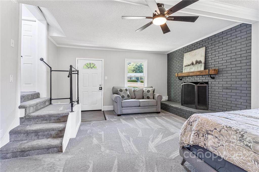 433 Aurora Boulevard - Photo 1
