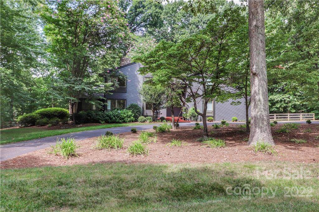 316 Gleneagles Road - Photo 1
