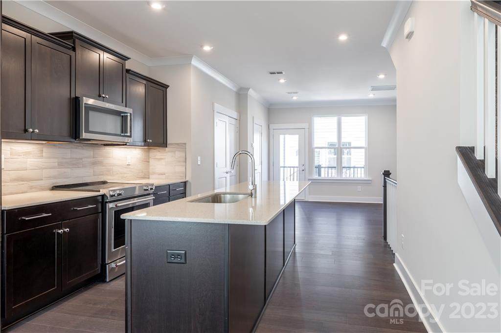 2009 Federation Court - Photo 1