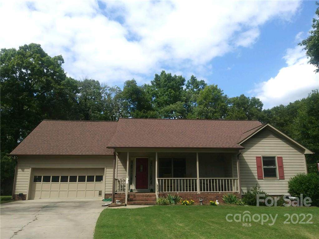 8201 Laurel Oak Court - Photo 1