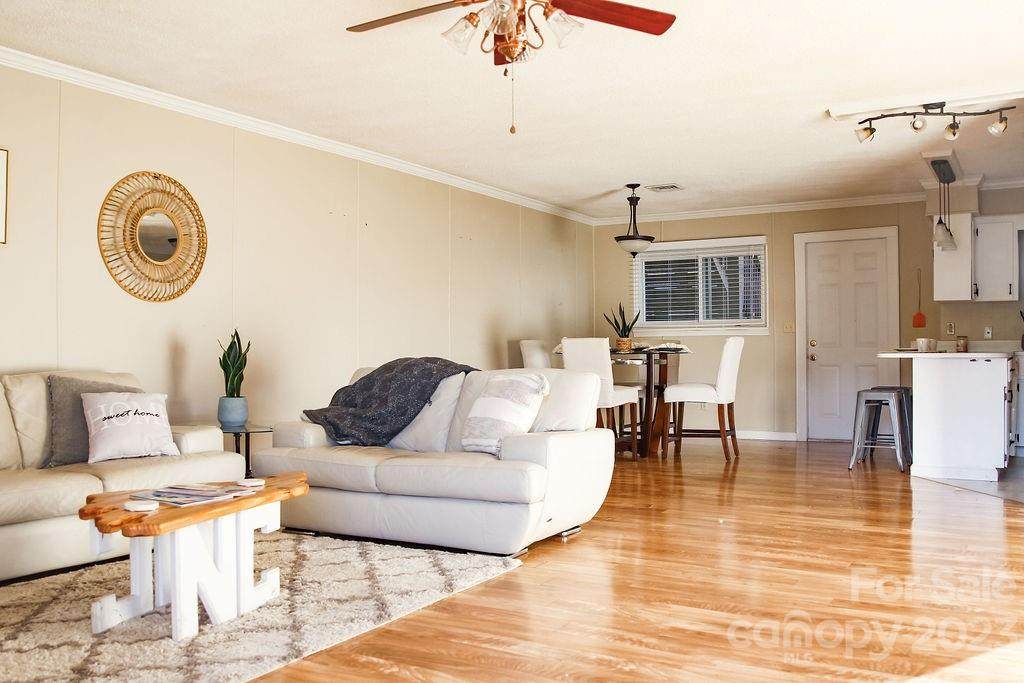 185 Fairway Lane - Photo 1