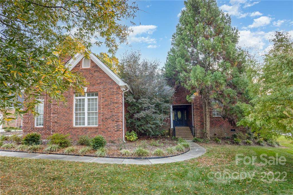 2700 Dogleg Court - Photo 1
