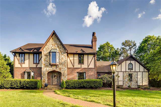 720 Foxwood Drive - Photo 1