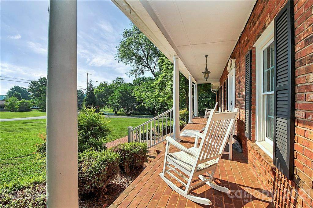 1701 Kenmore Drive - Photo 1