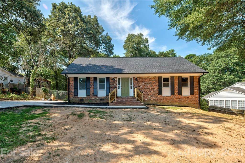 611 Townsend Avenue - Photo 1