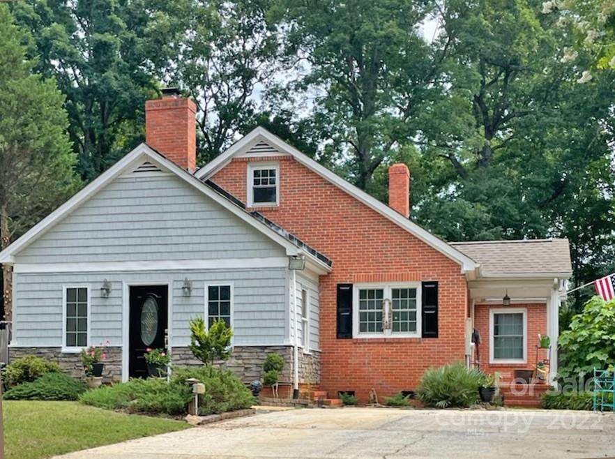 8712 Holly Creek Court - Photo 1