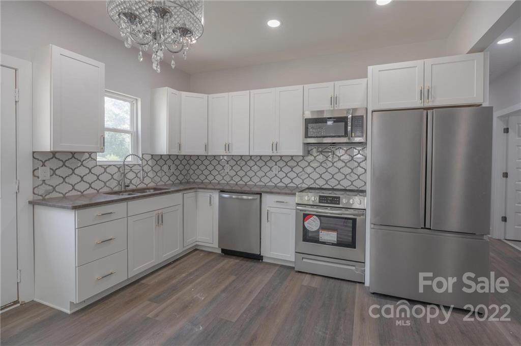 911 8th Street - Photo 1