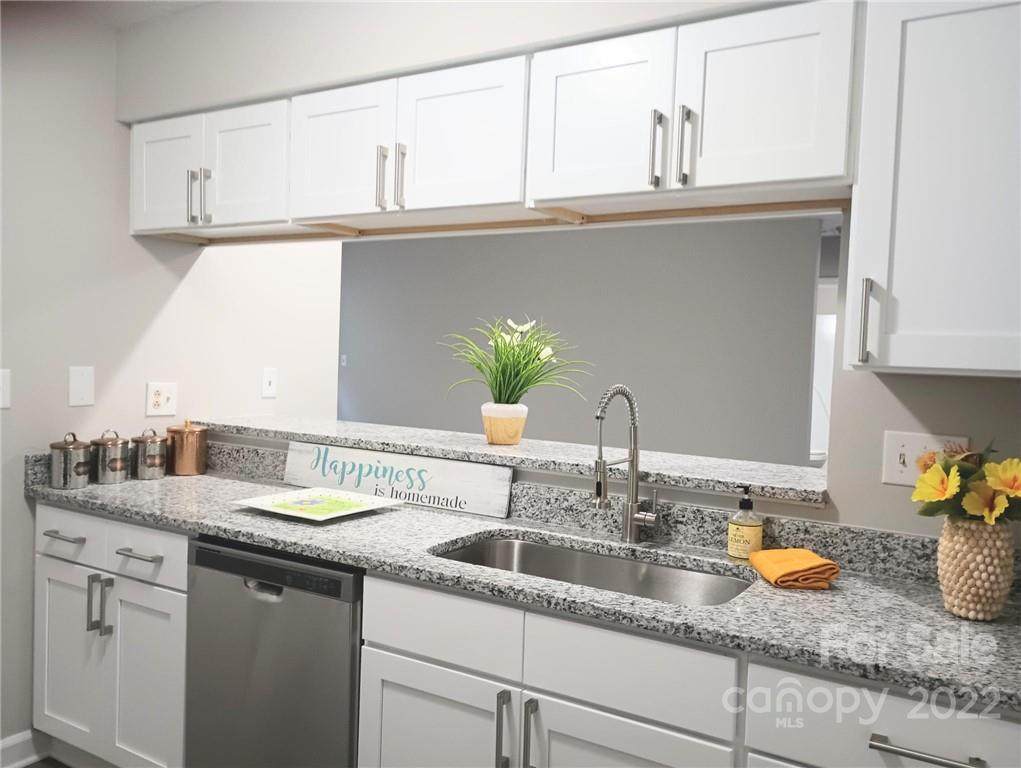 432 English Ivy Court - Photo 1
